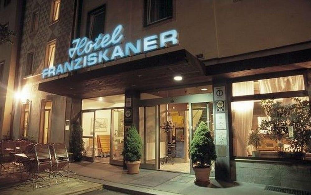 ホテル フランツィスカナー ヴュルツブルク エクステリア 写真